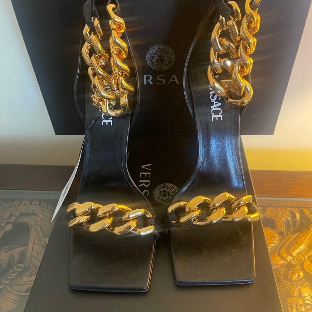 VERSACE MEDUSA HEAD 140MM SANDAL, BLACK AND GOLD.